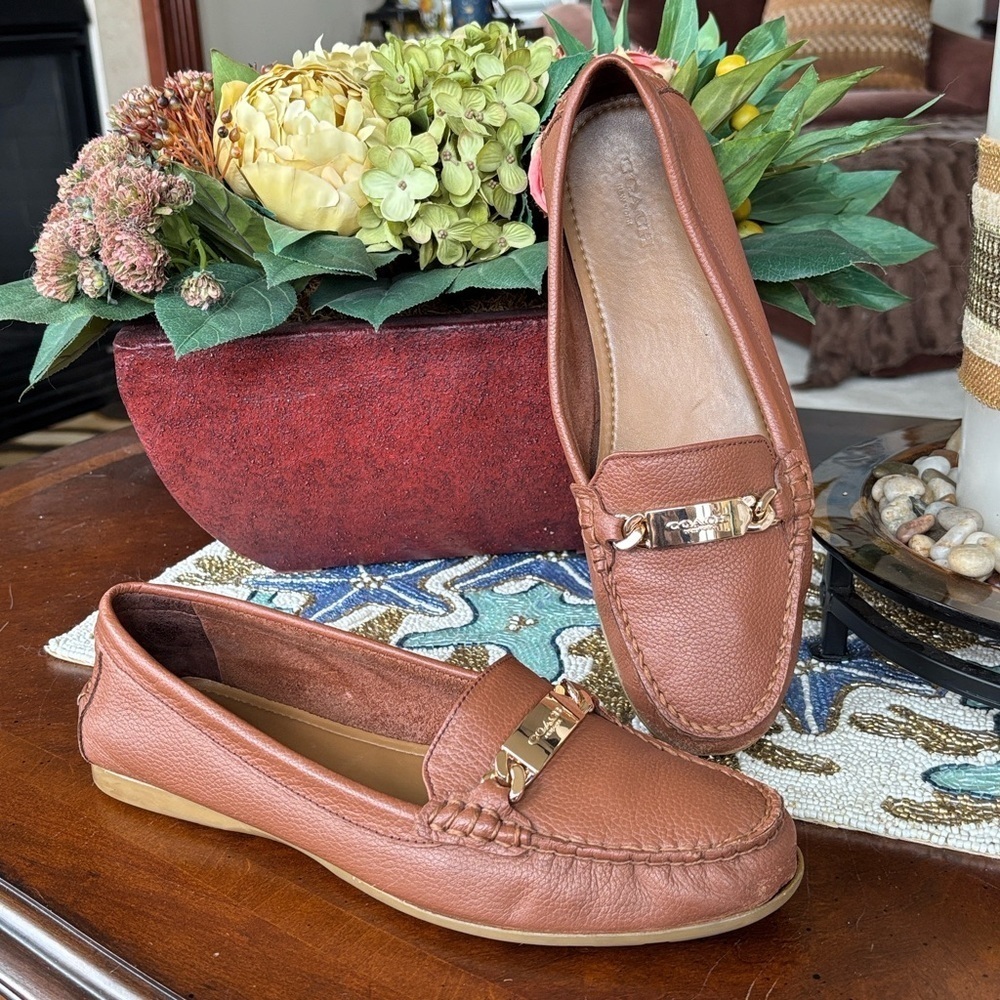 Coach Olive Leather Pebble Grain Brown Loafers Driving Flats Gold Tone Nameplate